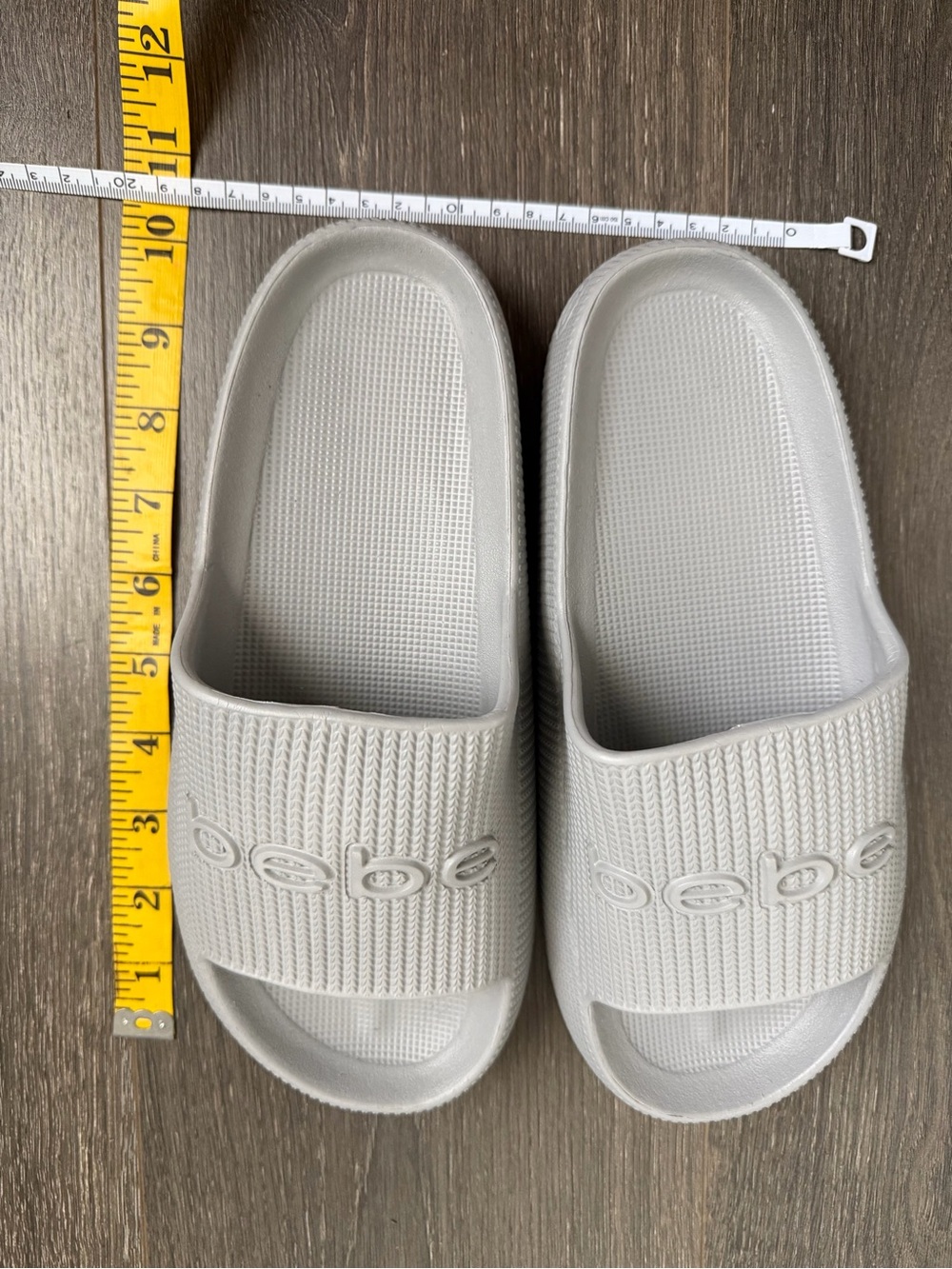 Bebe White Cloud Slide Sandals Textured Logo Women’s 7 Comfort Pool Shower Beach - Picture 6 of 7